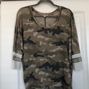 Express camo scoopneck Shirt